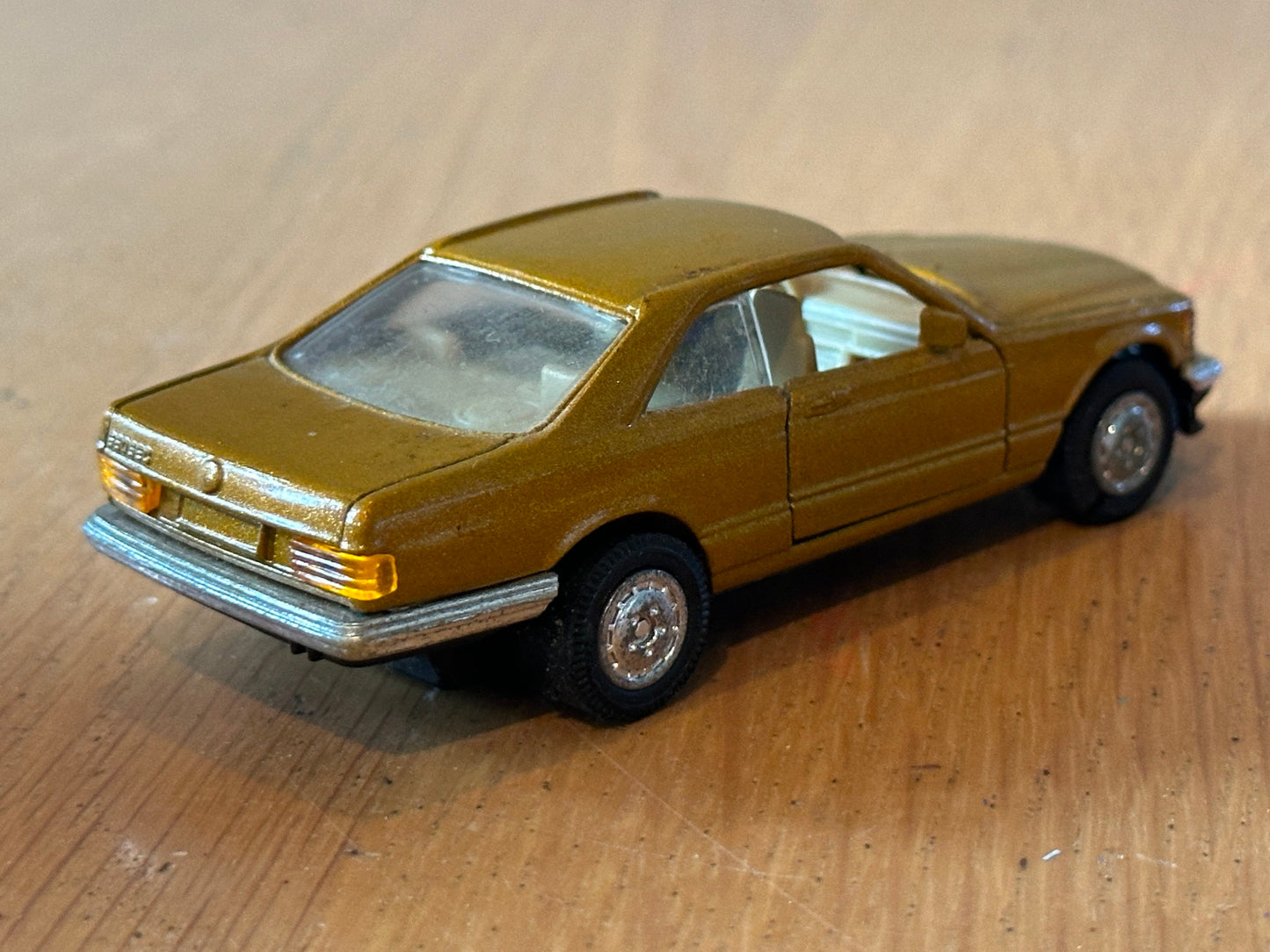 Welly Diecast Pull Back Super Racer - Mercedes SEL SEC Coupe