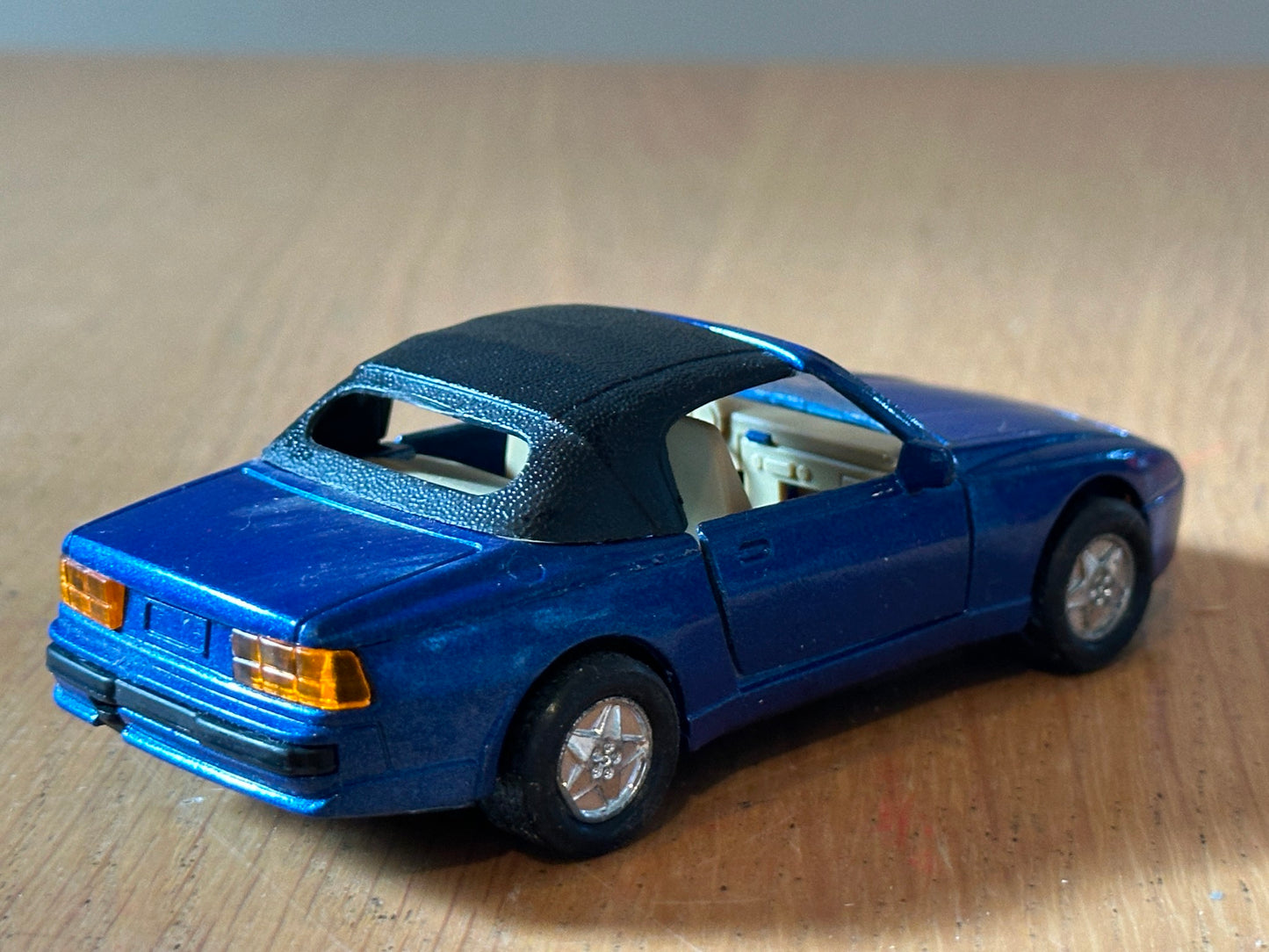 Welly Diecast Pull Back Super Racer - Porsche 944