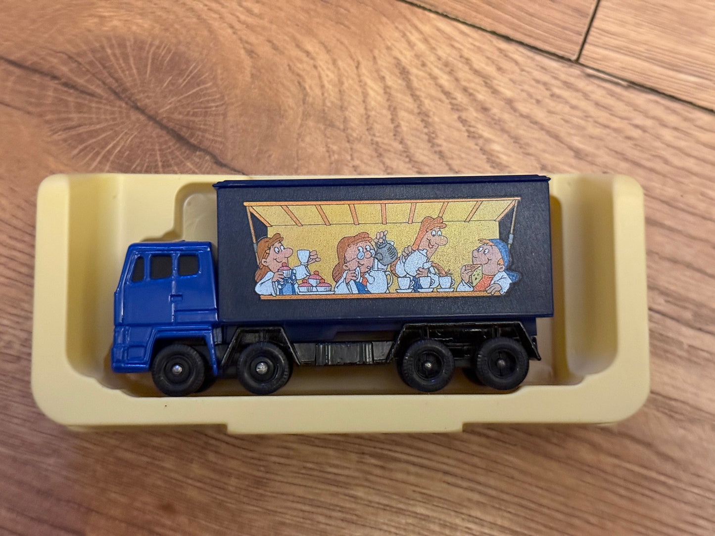 LLedo Days Gone - Tetley Tea Delivery Truck On The Road