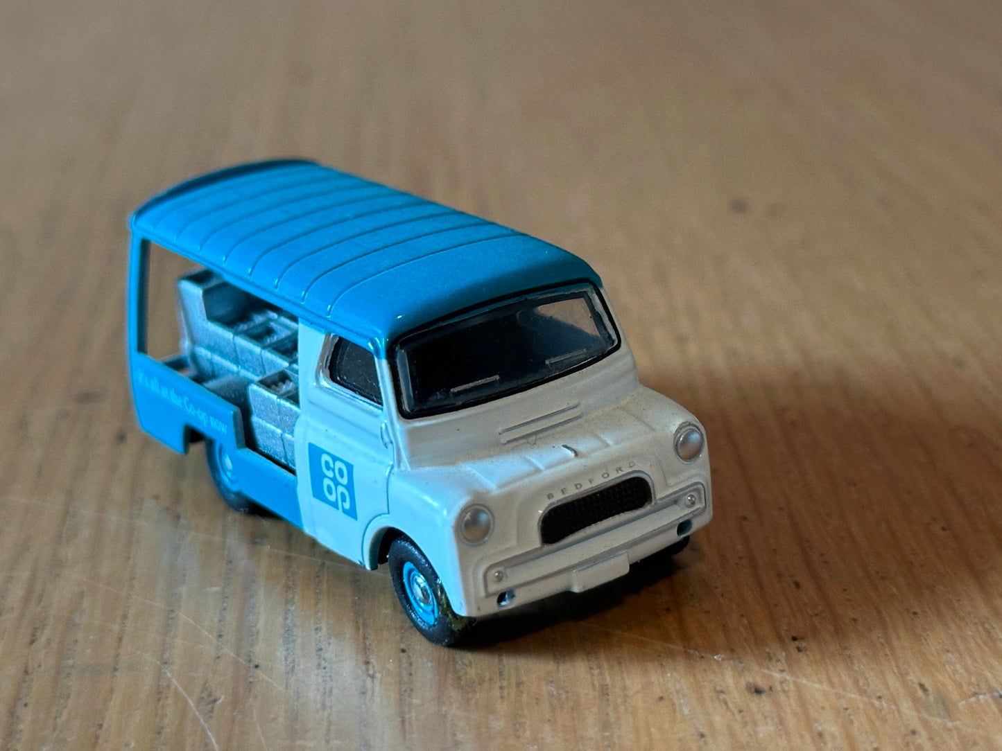 Oxford Diecast OO Gauge Co-op Bedford CA Milk Float