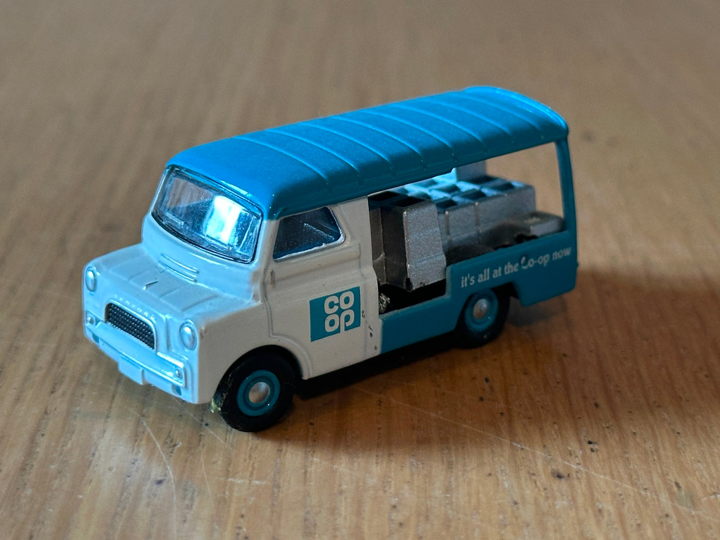 Oxford Diecast OO Gauge Co-op Bedford CA Milk Float