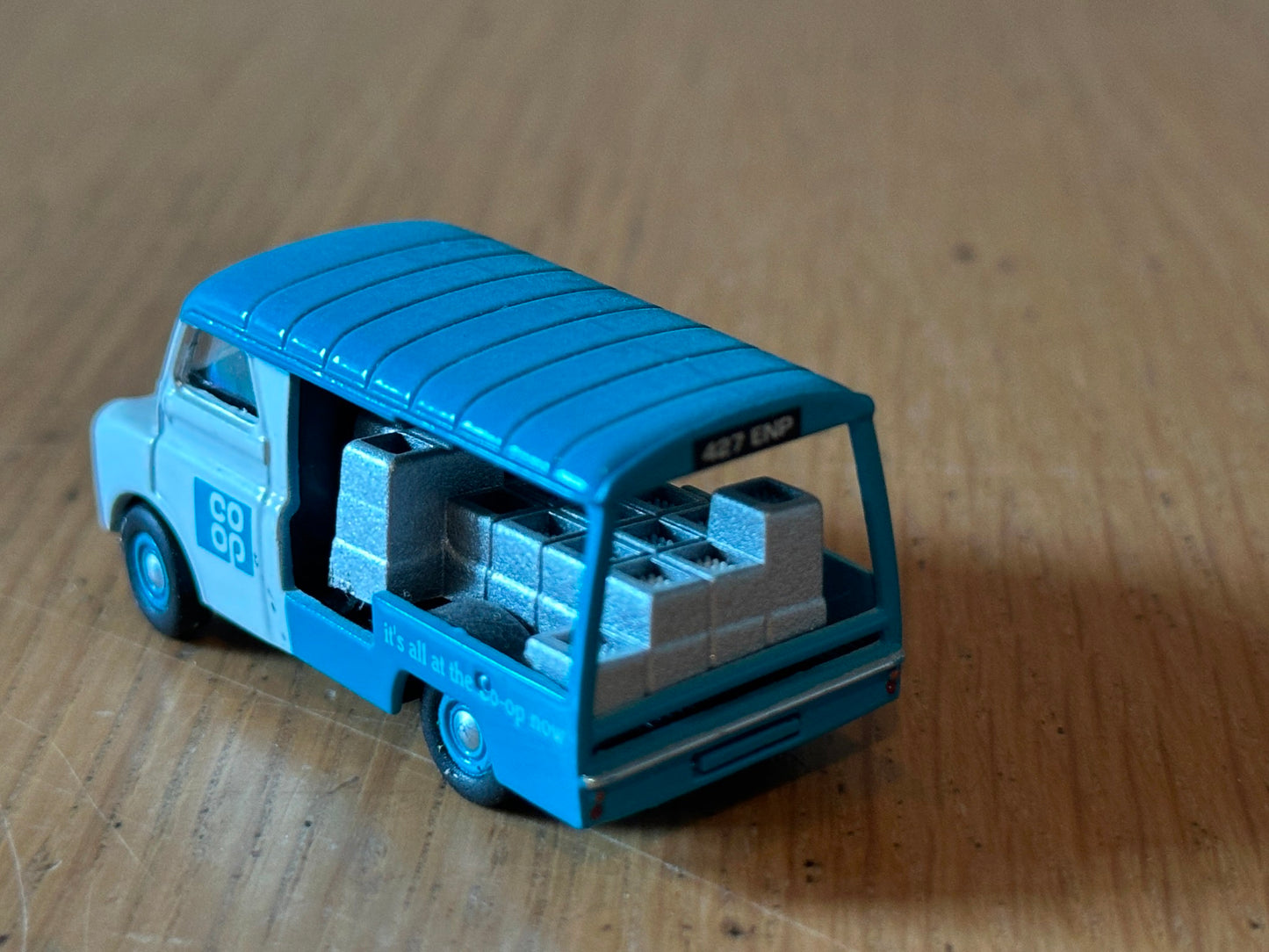 Oxford Diecast OO Gauge Co-op Bedford CA Milk Float