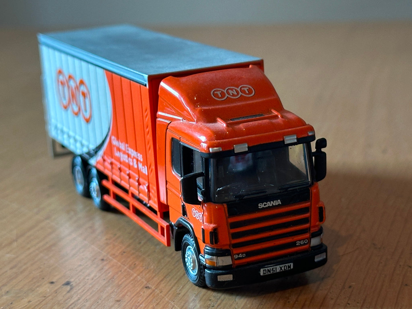 Oxford Diecast OO Gauge Scania 94 6 Wheel Curtainside TNT. Ex Layout.