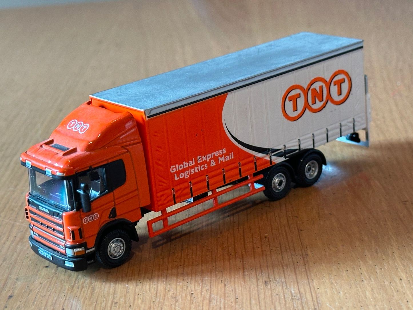 Oxford Diecast OO Gauge Scania 94 6 Wheel Curtainside TNT. Ex Layout.