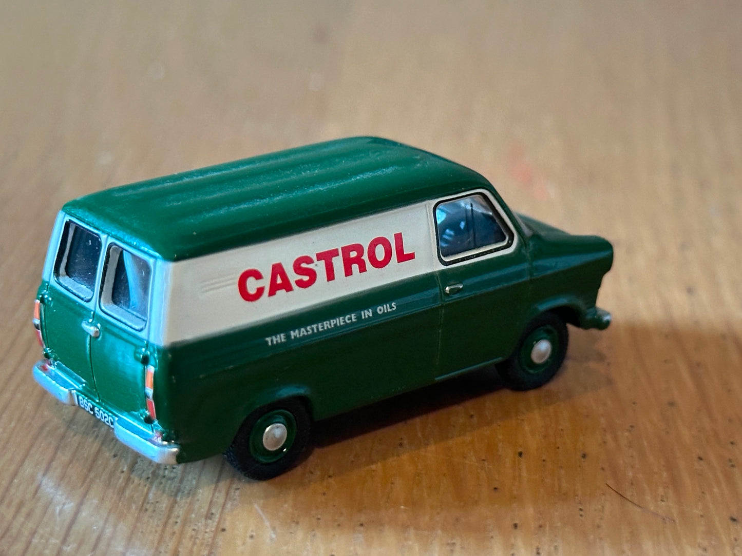 Oxford Diecast OO Gauge Ford Transit MK1 Castrol