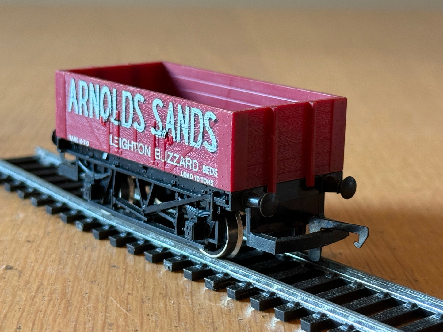 Hornby R717 OO Gauge Arnolds Sands Plank Wagon