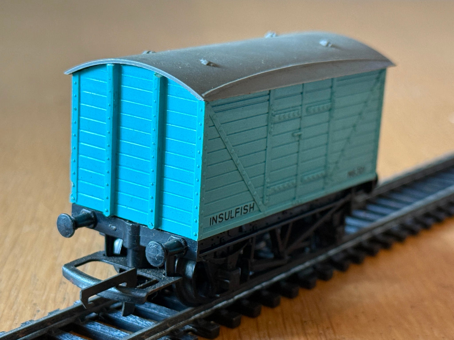 Tri-ang OO Gauge R16 Insulfish Refrigerated Wagon, 6301
