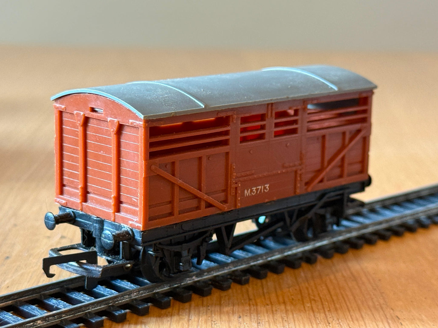 Hornby OO Gauge Wagon - Triang R122 Cattle Wagon
