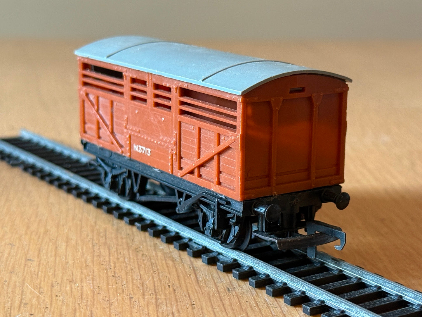 Hornby OO Gauge Wagon - Triang R122 Cattle Wagon