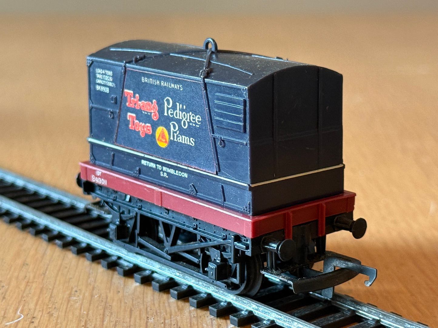 Hornby OO Gauge Wagon - Pedigree Prams. Pre Owned. R561