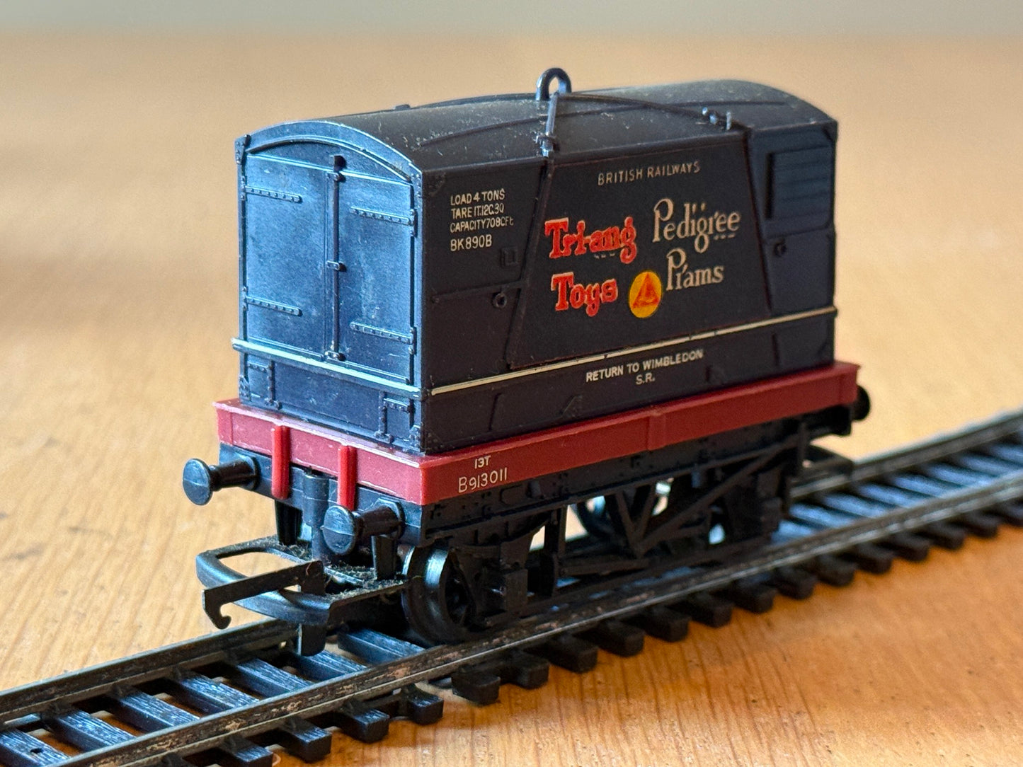 Hornby OO Gauge Wagon - Pedigree Prams. Pre Owned. R561