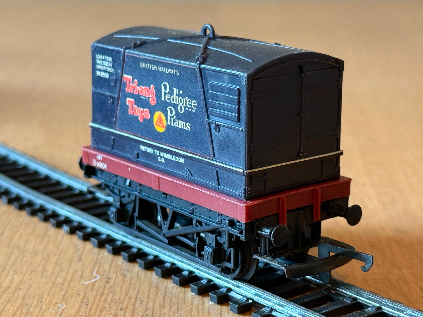 Hornby OO Gauge Wagon - Pedigree Prams. Pre Owned. R561