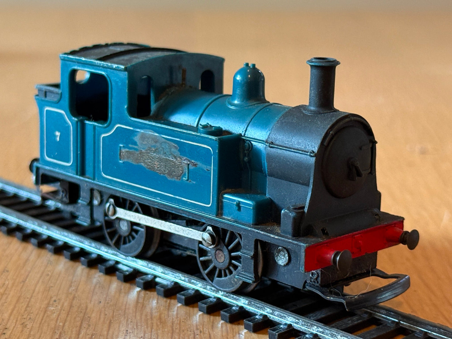 Triang OO Gauge "Nellie"0-4-0. - No 7. Very playworn. Tested working.,