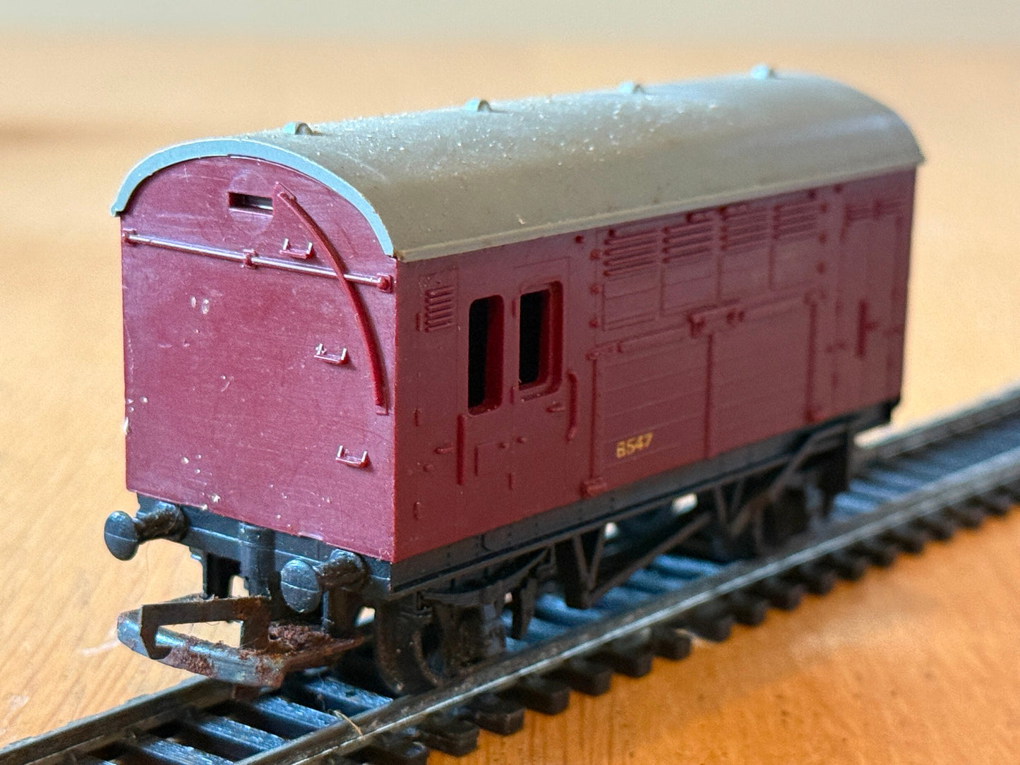 Hornby OO Gauge Wagon - Triang R123 Maroon Horsebox