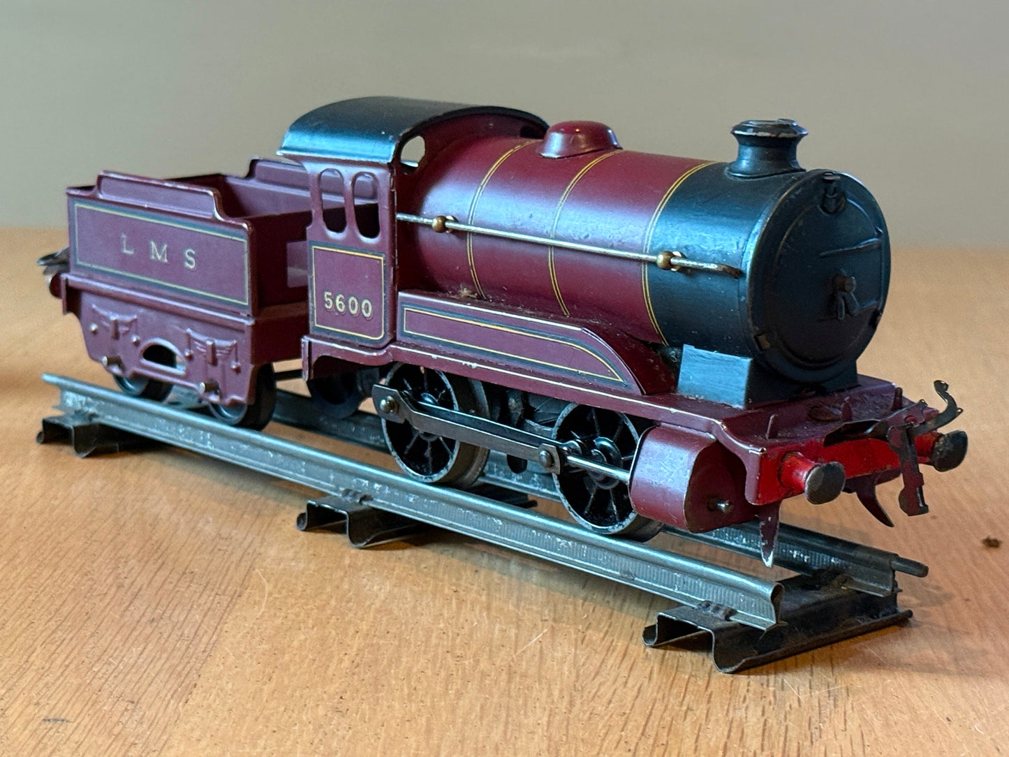 Hornby 0 Gauge Clockwork LMS Engine and Tender - Tested and working with key