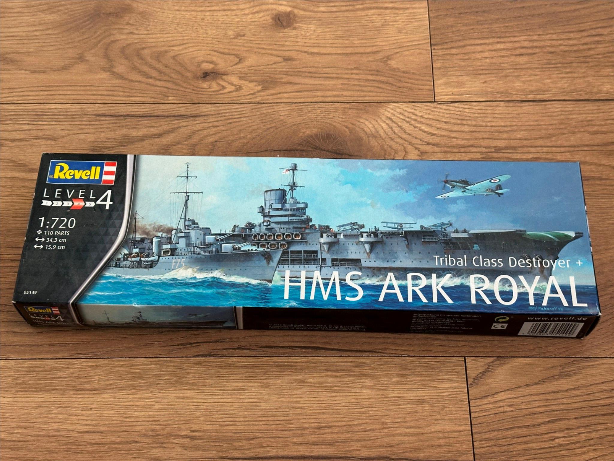 Revell Model Kit 05149 1:720 British HMS Ark Royal Tribal