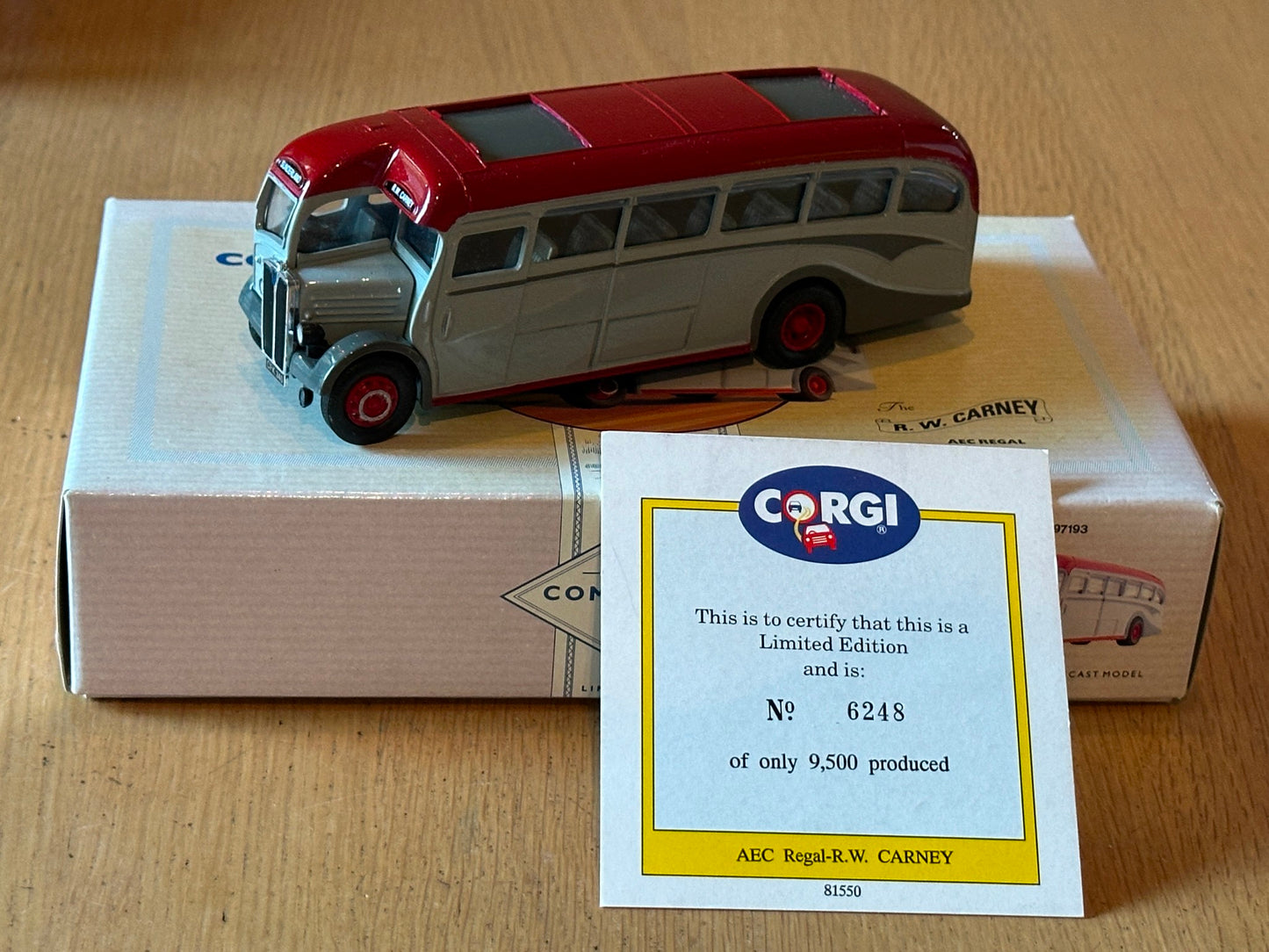 Corgi 97193 - 1:50 AEC Regal Bus - R.W Carney