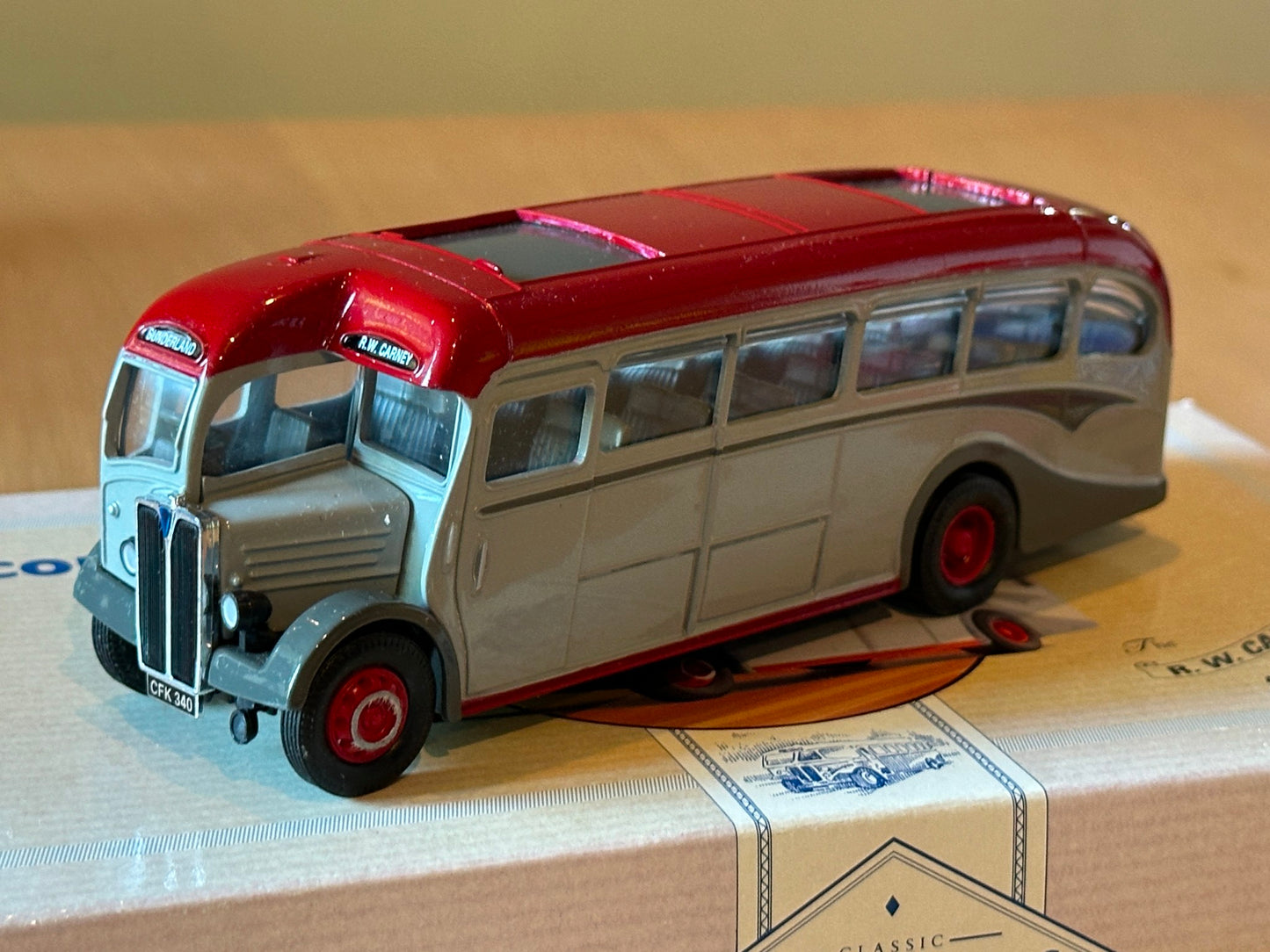 Corgi 97193 - 1:50 AEC Regal Bus - R.W Carney