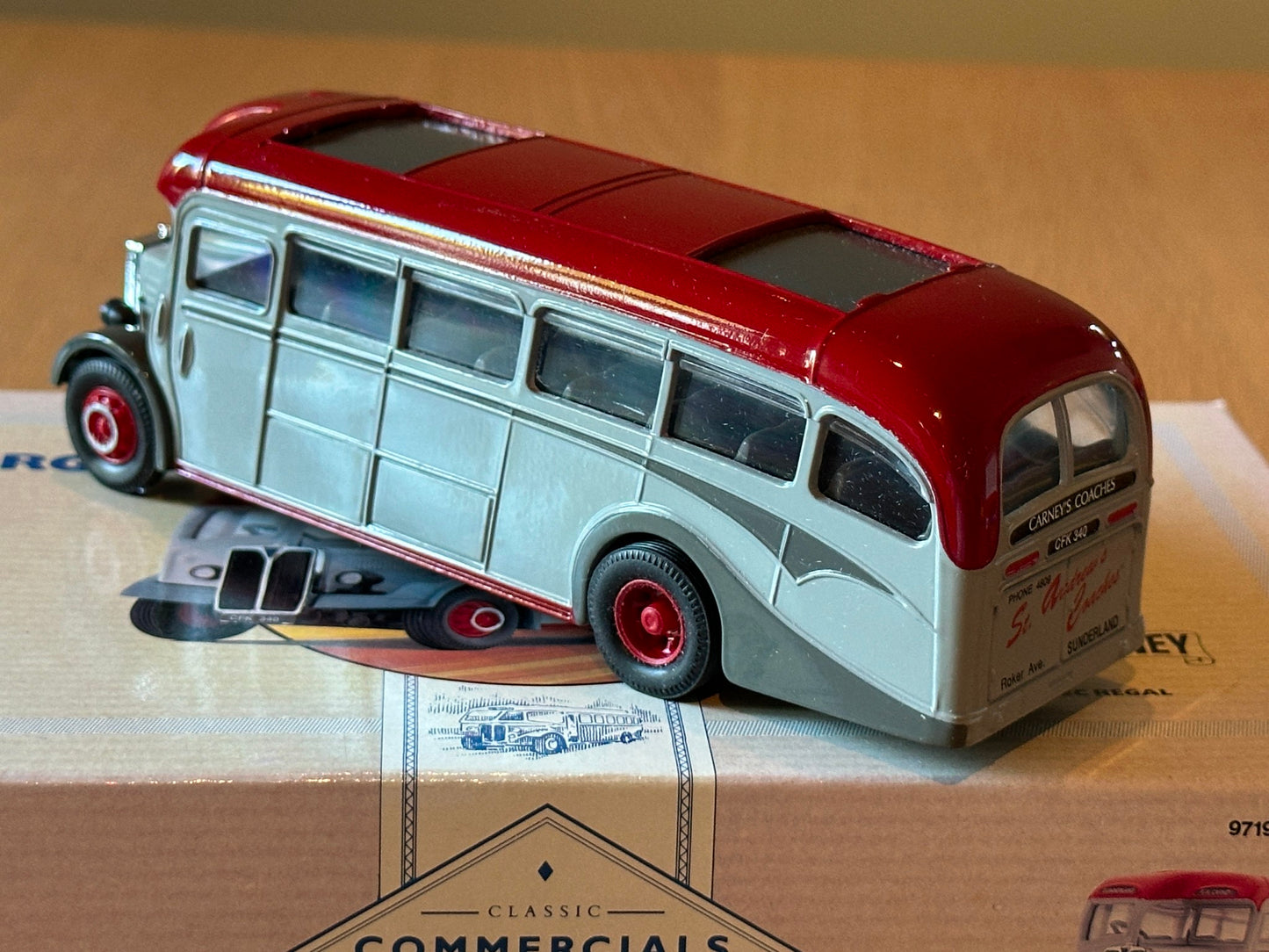 Corgi 97193 - 1:50 AEC Regal Bus - R.W Carney
