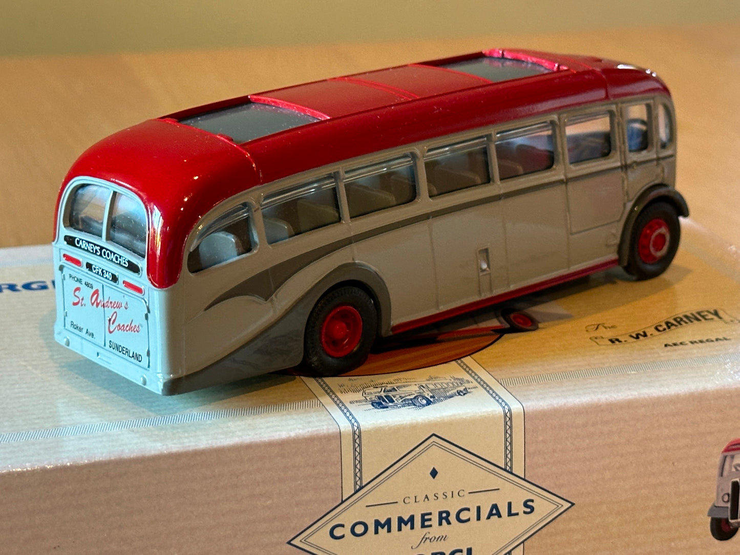 Corgi 97193 - 1:50 AEC Regal Bus - R.W Carney