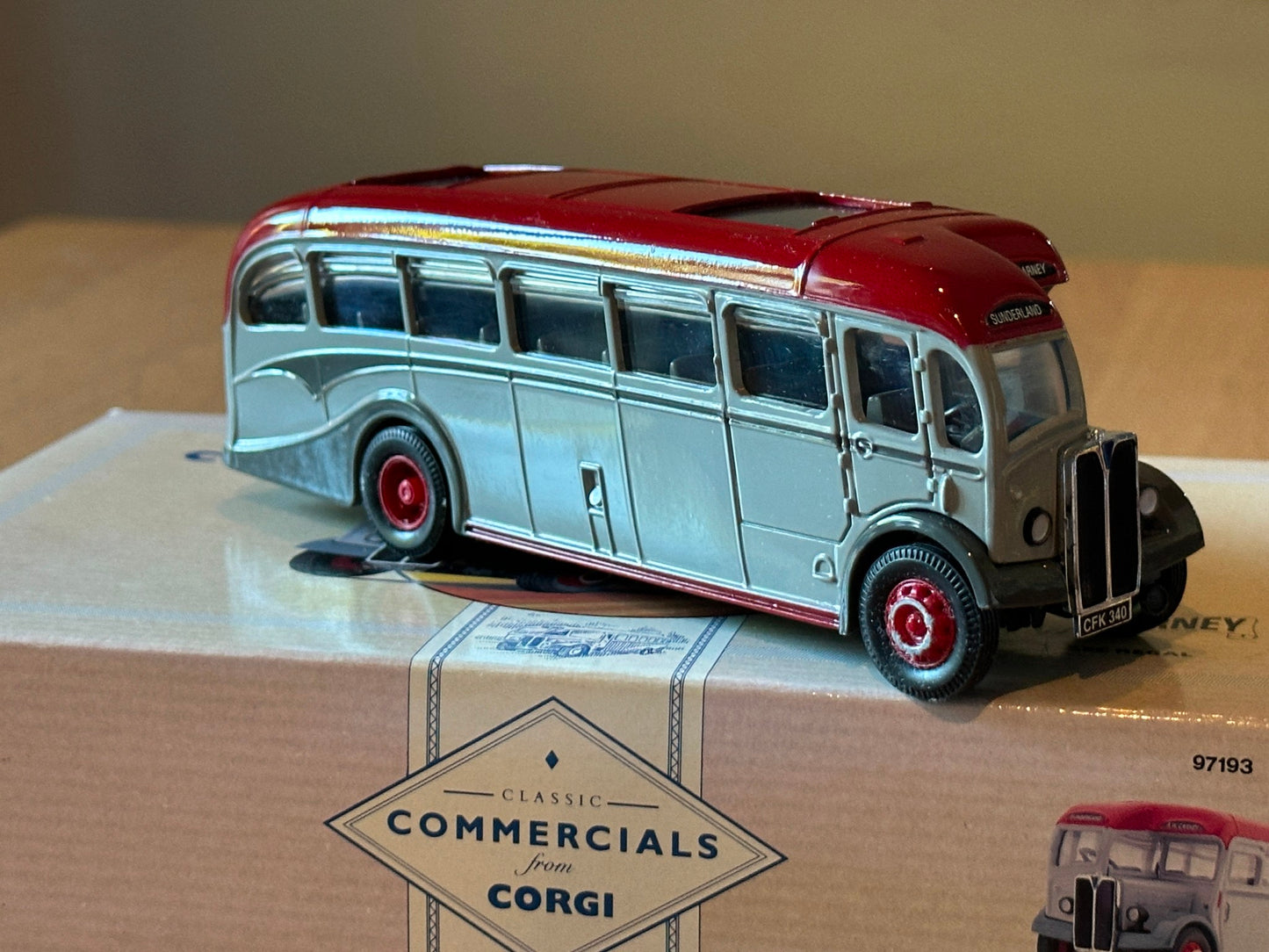 Corgi 97193 - 1:50 AEC Regal Bus - R.W Carney