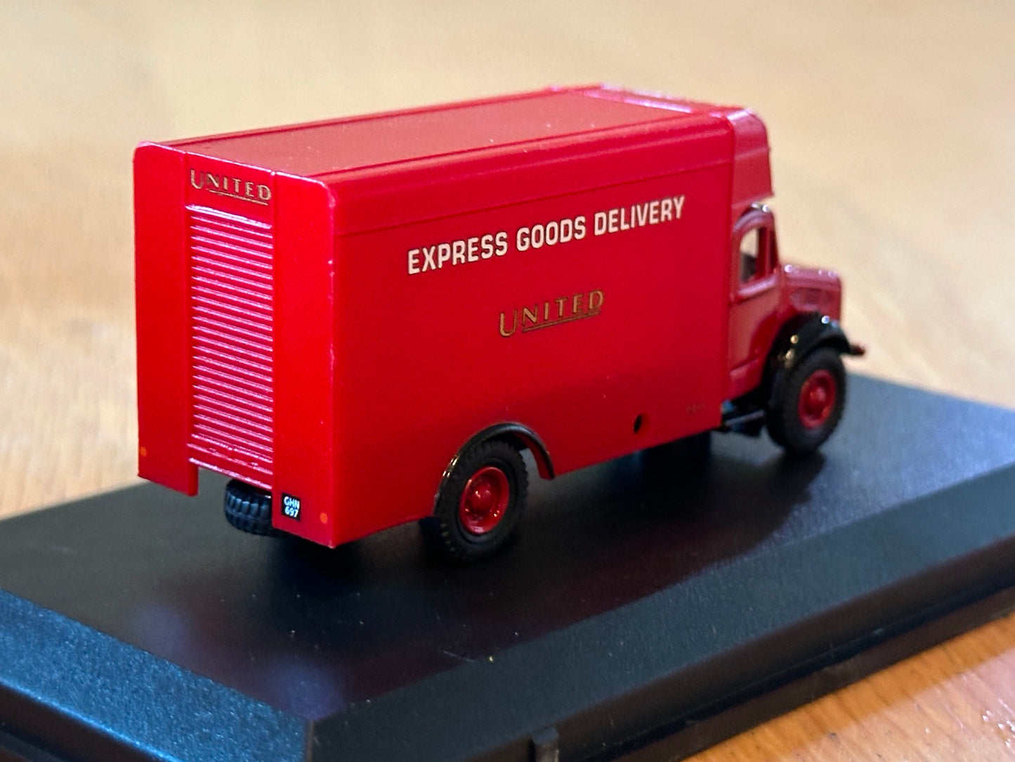 Oxford Diecast 76BD003 Bedford OW Luton Express Goods Van