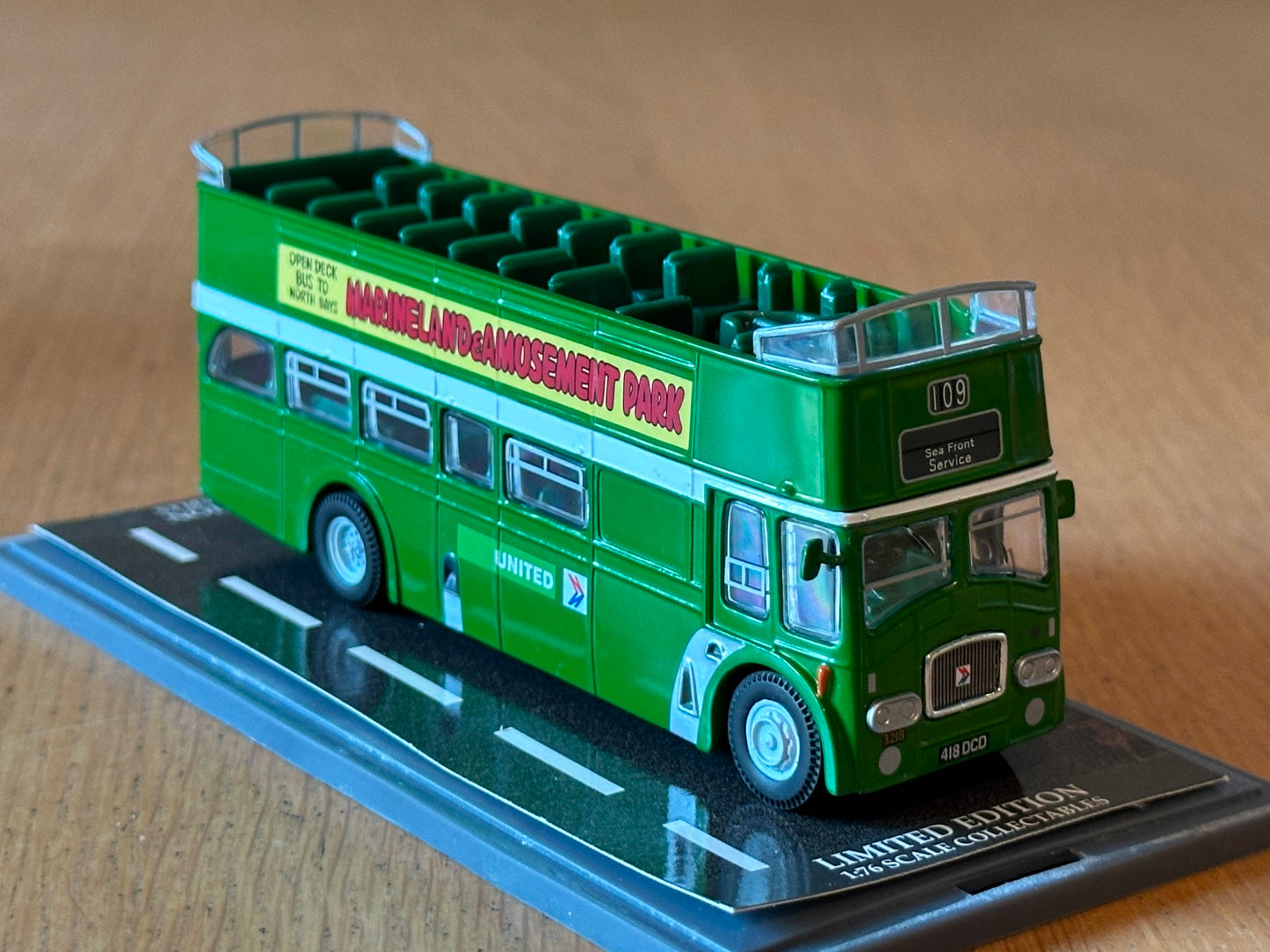 Corgi Original Omnibus OM41906 - 1:76 Leyland PD/3 Queen Mary Open Top 'United'