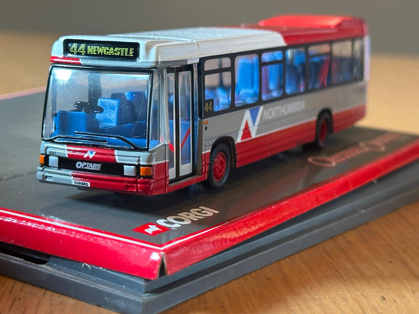 Corgi Original Omnibus 42902 - 1:76 Optare Delta Bus '44 Newcastle Northumbria'
