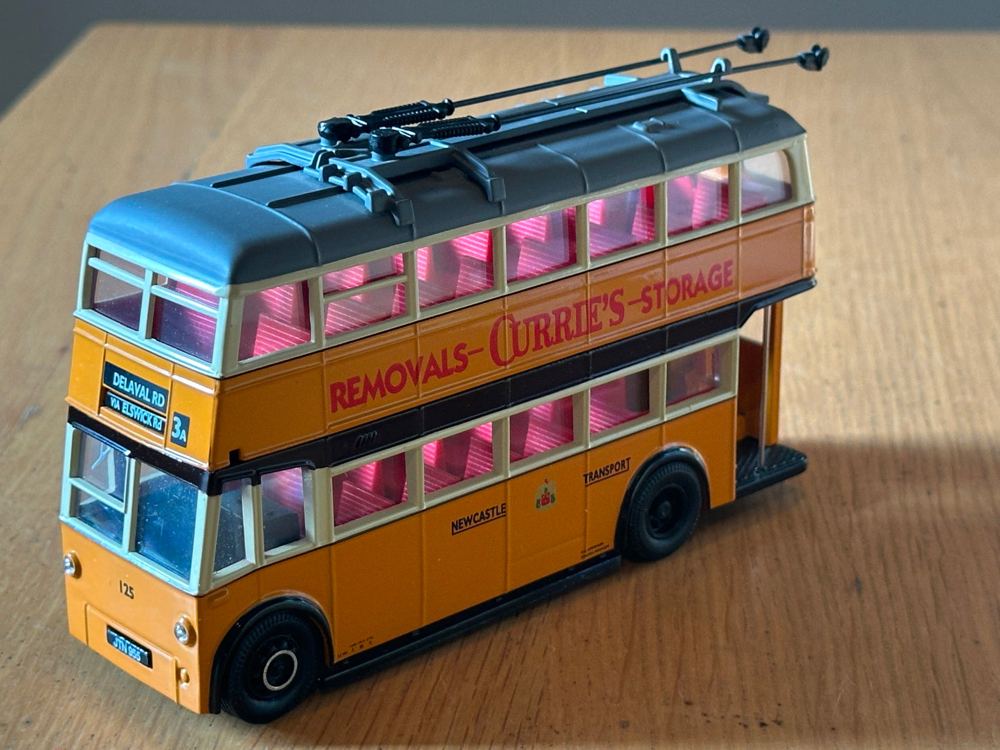 Corgi Classics 97870 1:76 Karrier W4 Trolleybus Newcastle-Upon-Tyne Corporation