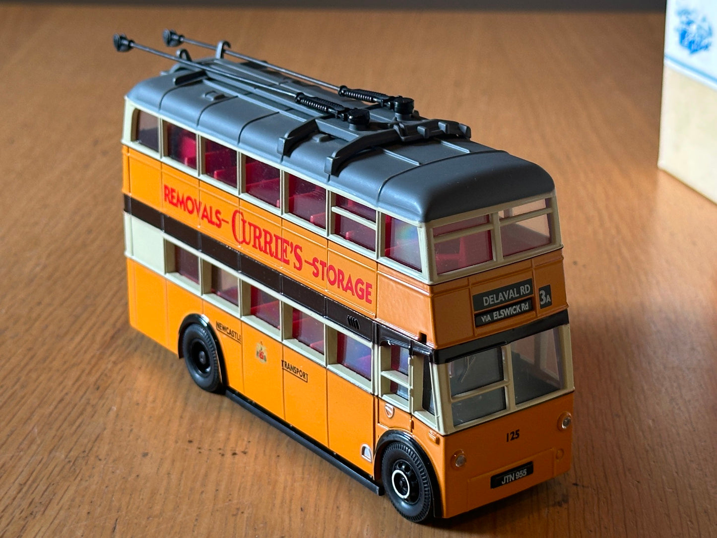 Corgi Classics 97870 1:76 Karrier W4 Trolleybus Newcastle-Upon-Tyne Corporation