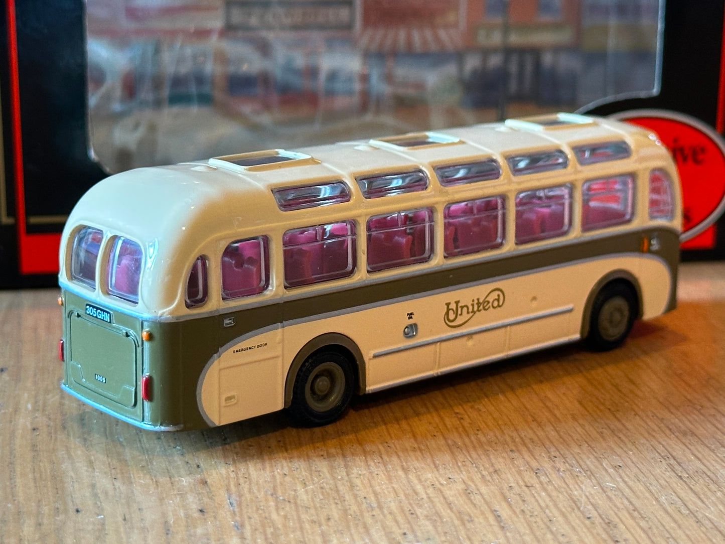 EFE 16209 - 1:76 OO Gauge Bristol MW/ECW - United A.S. Livery.