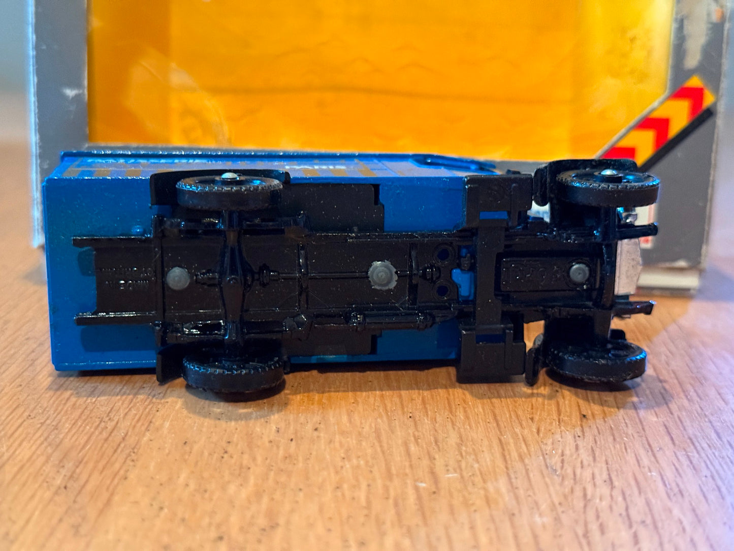 Corgi Classics 97100: 1:50 1926 Renault Van - Patisserie Marcel Gardet Paris