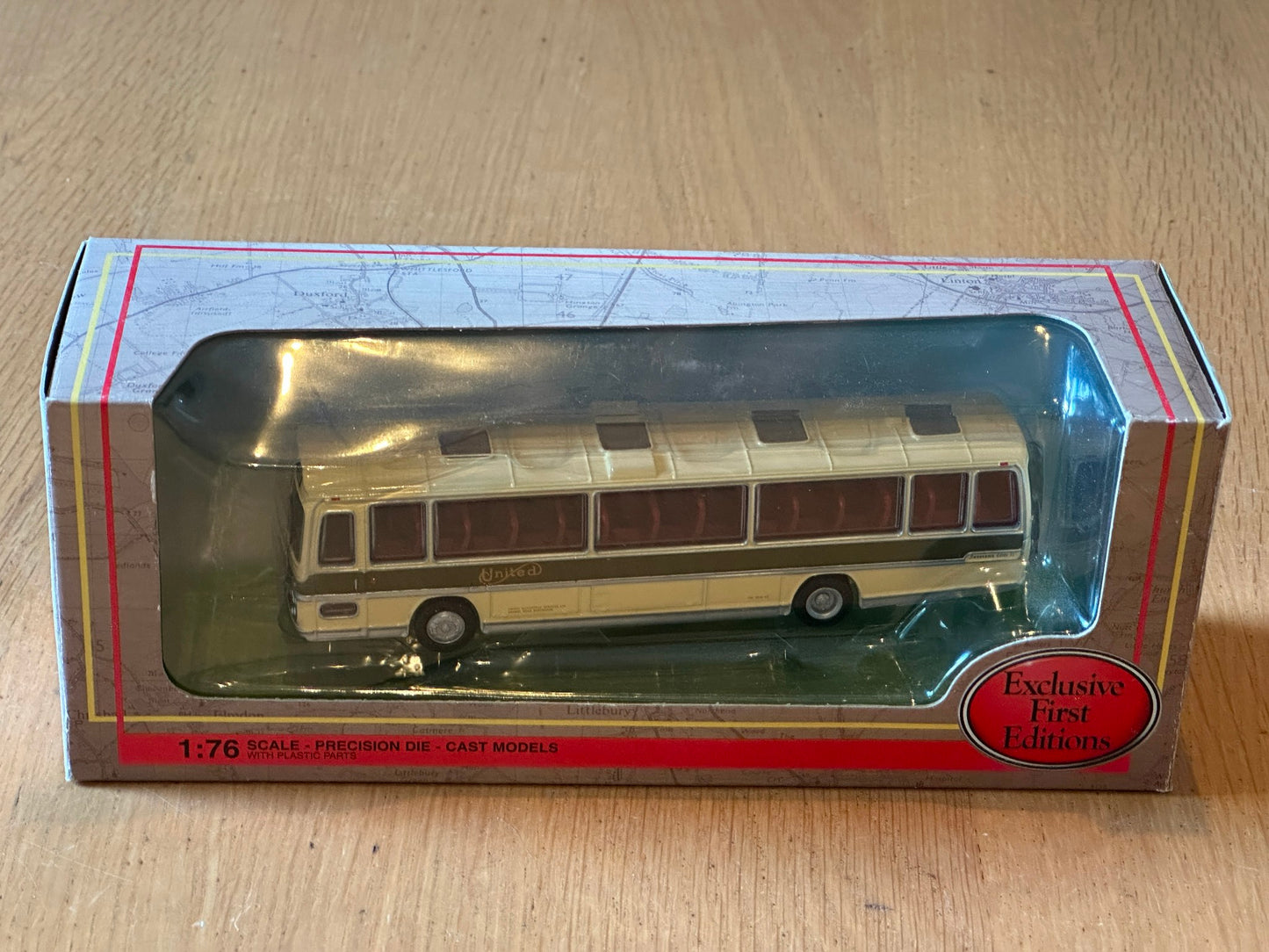 EFE 32207 - 1:76 Plaxton Panorama Elite Coach - London 203 (Victoria Coach Stn.)