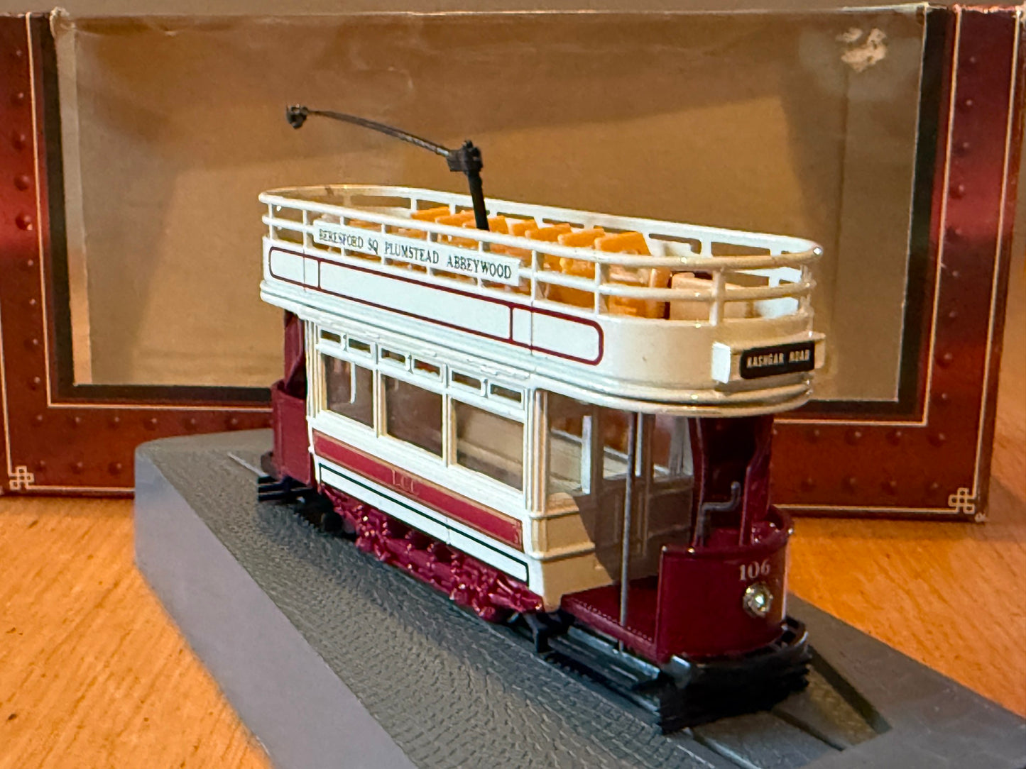 Corgi Tramlines OO Gauge 1:76 C991/1 London County Council Tram