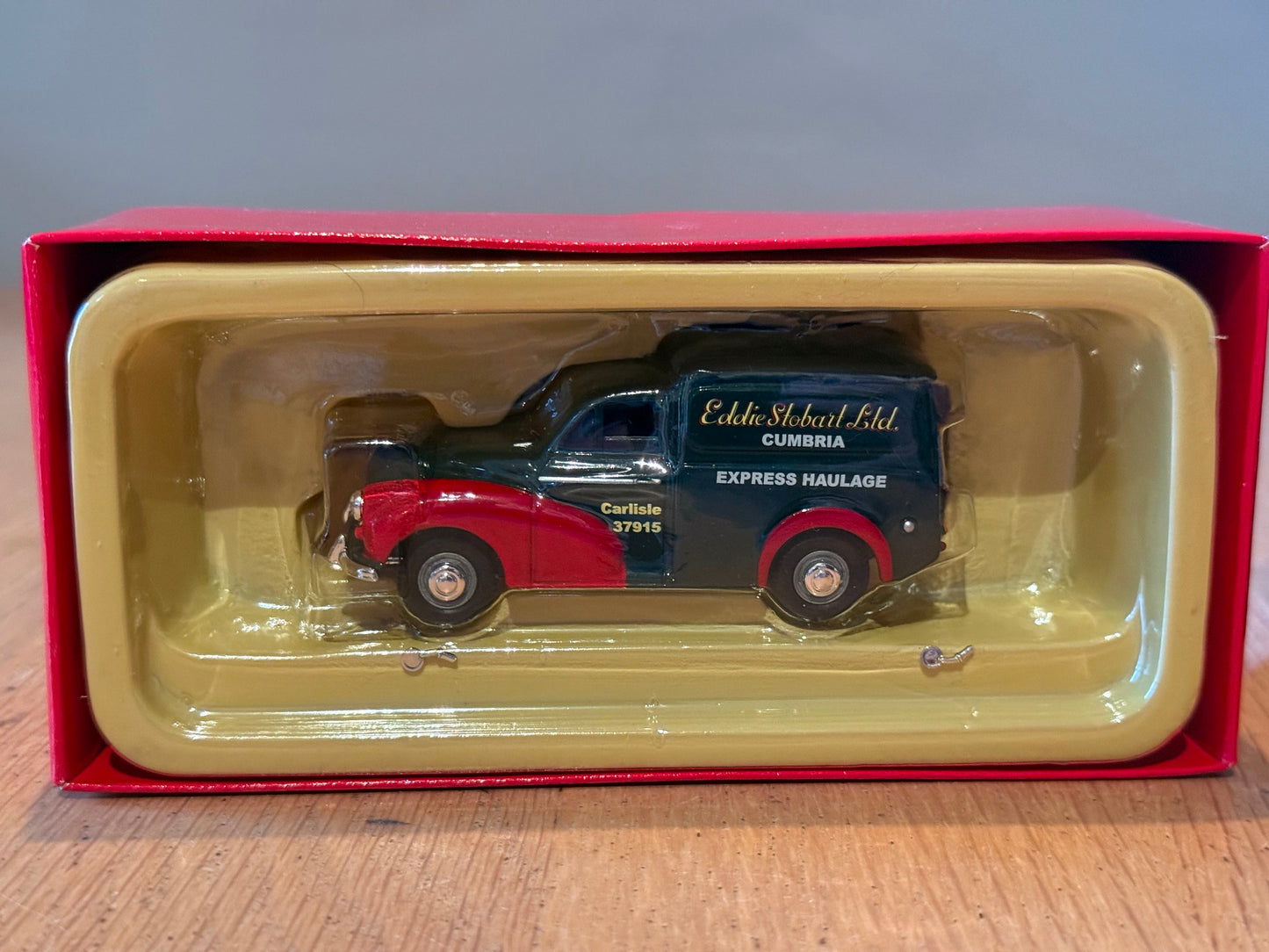 Corgi Vanguards 1:43 Eddie Stobart Morris Minor Van - VA01116