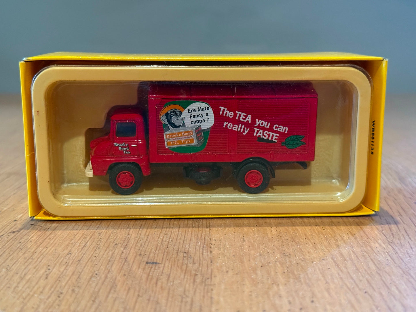 Corgi Vanguards 1:64 Thames Trader Van - PG Tips