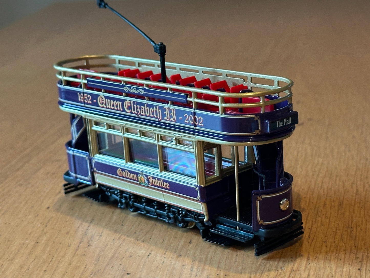 Corgi CC25902 Queen Elizabeth II Golden Jubilee Special Edition 1952-2002
