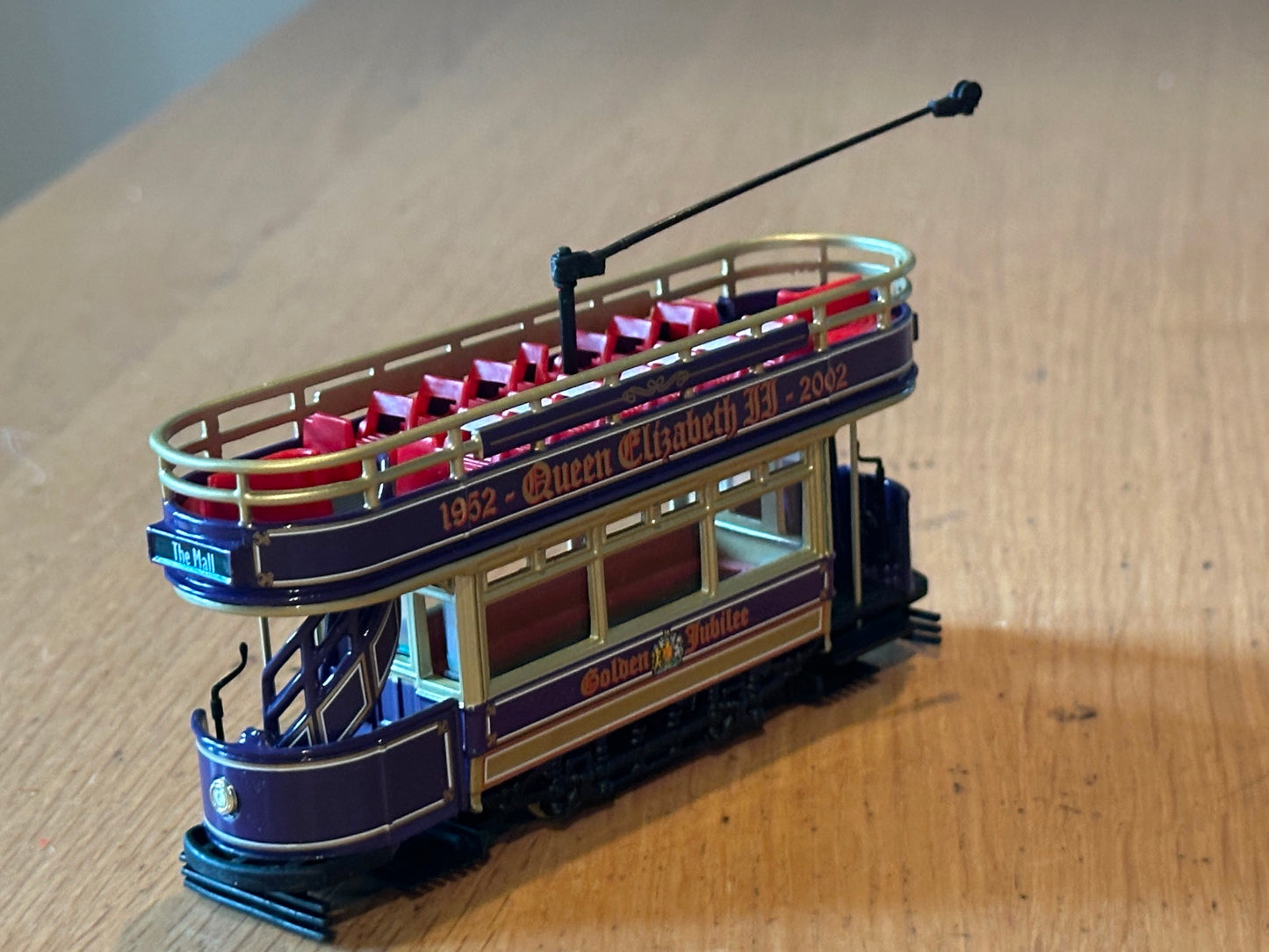 Corgi CC25902 Queen Elizabeth II Golden Jubilee Special Edition 1952-2002