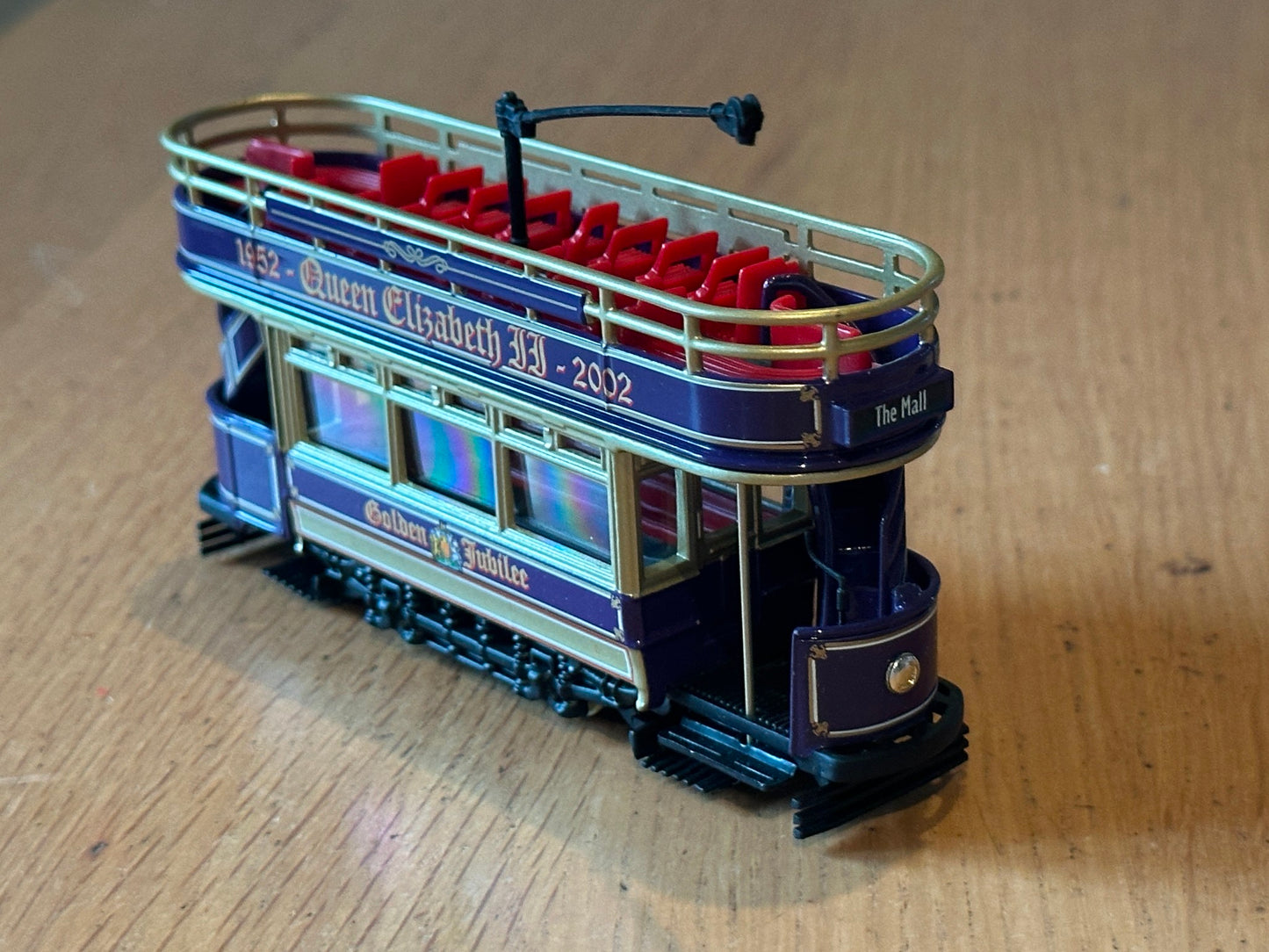 Corgi CC25902 Queen Elizabeth II Golden Jubilee Special Edition 1952-2002