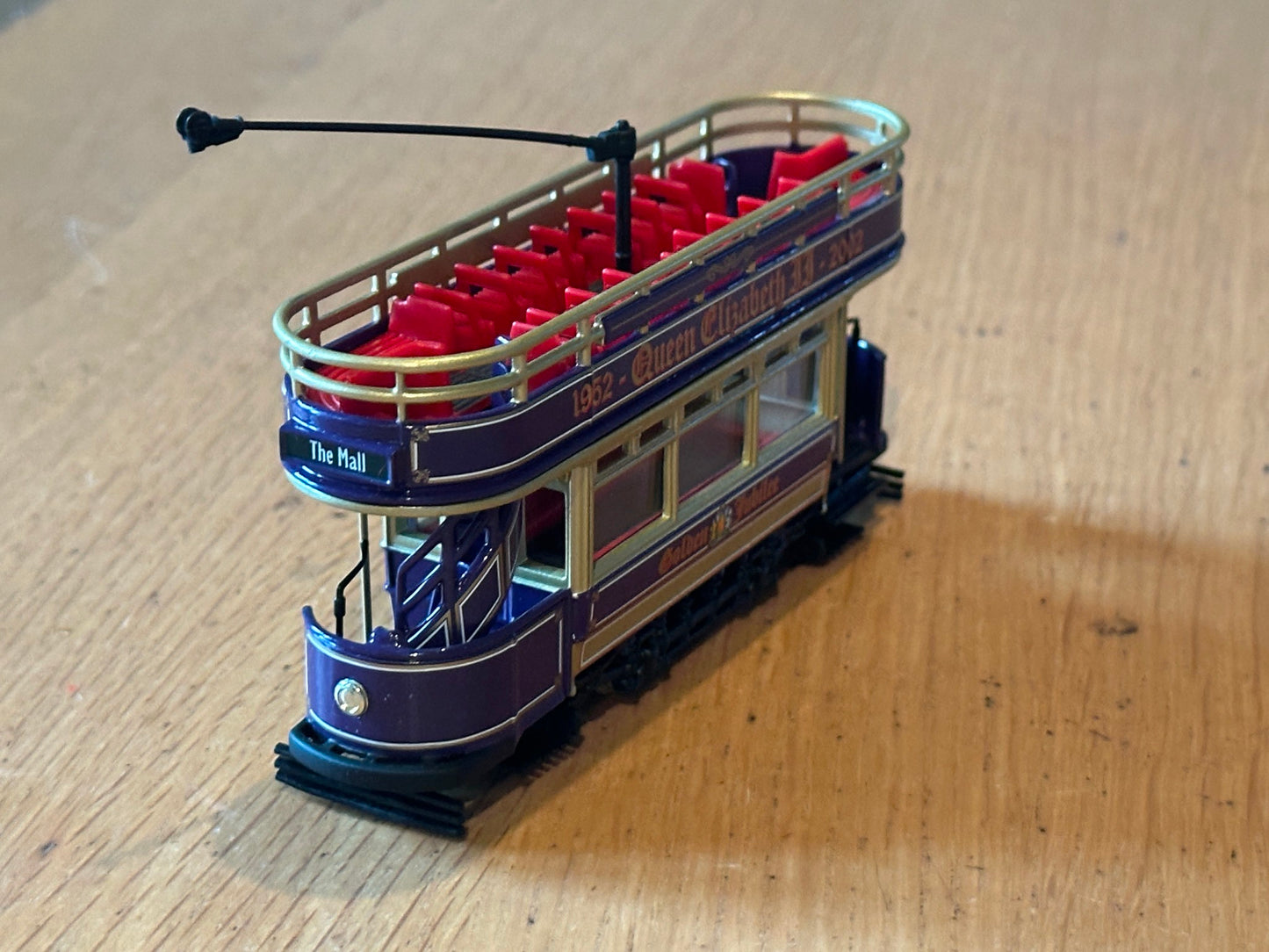 Corgi CC25902 Queen Elizabeth II Golden Jubilee Special Edition 1952-2002