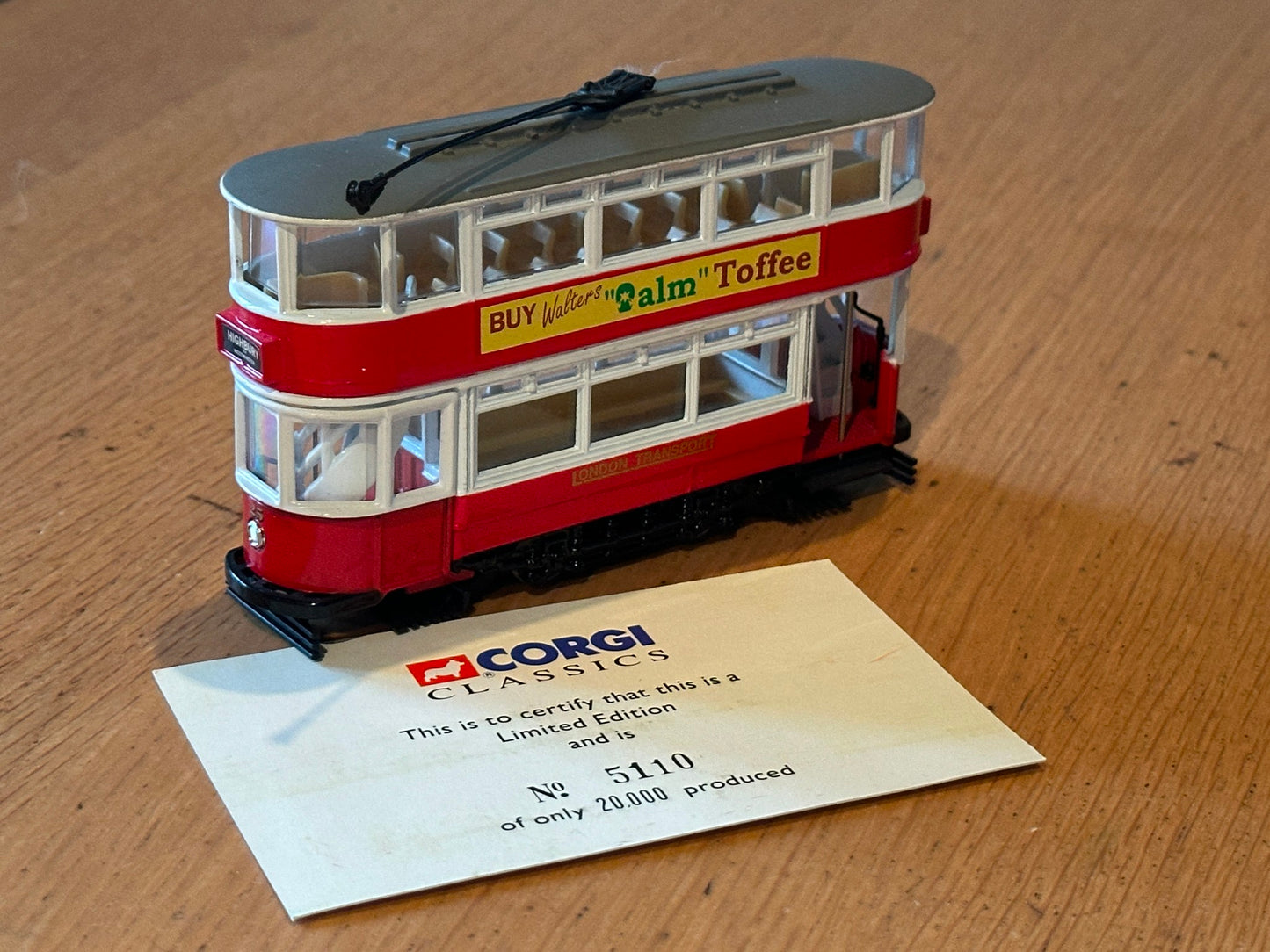 Corgi 36701 1:76 London Transport Fully Enclosed Tram ( Ltd Edition)