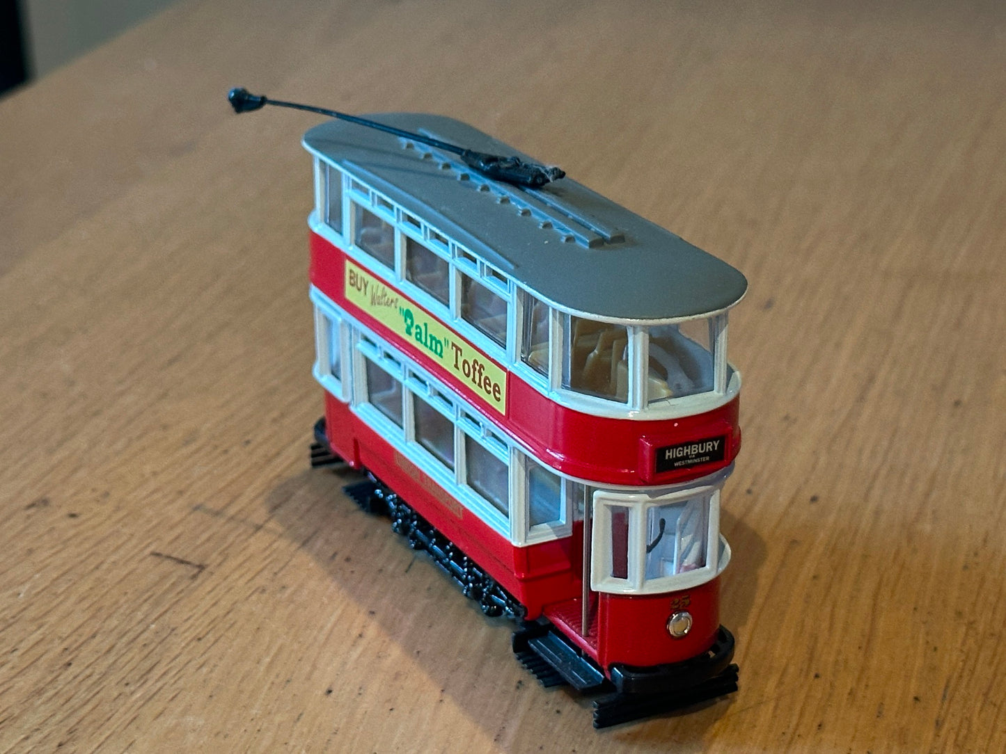 Corgi 36701 1:76 London Transport Fully Enclosed Tram ( Ltd Edition)