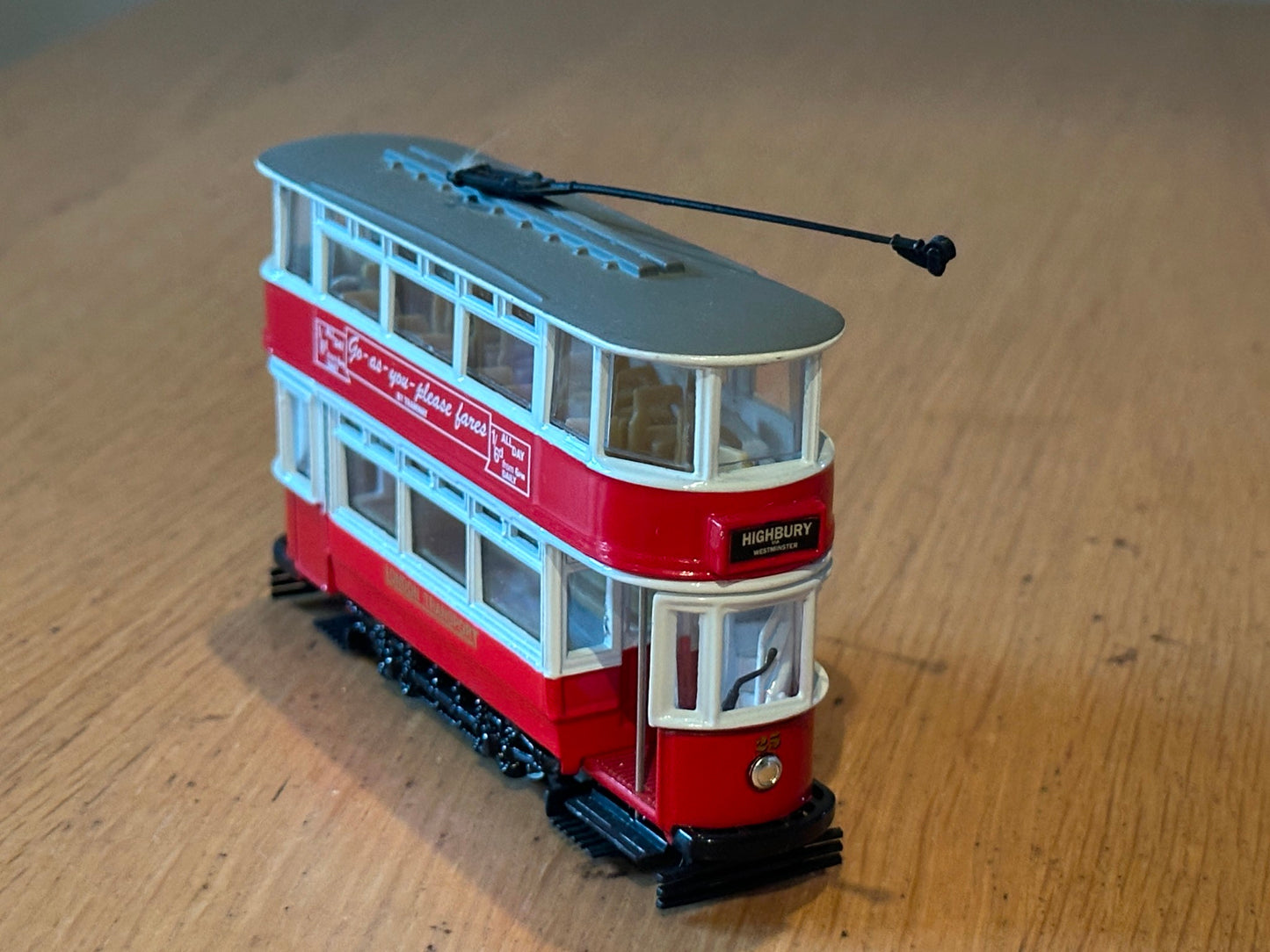 Corgi 36701 1:76 London Transport Fully Enclosed Tram ( Ltd Edition)