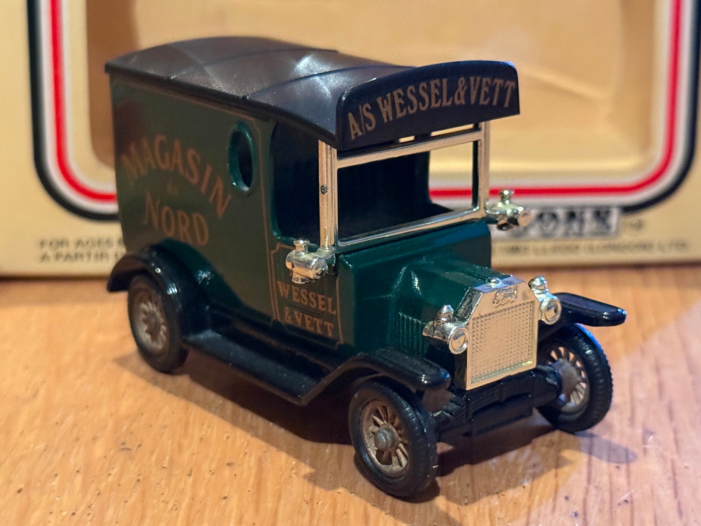 Lledo Days Gone - 1920 Ford Model T Van - Magasin du Nord