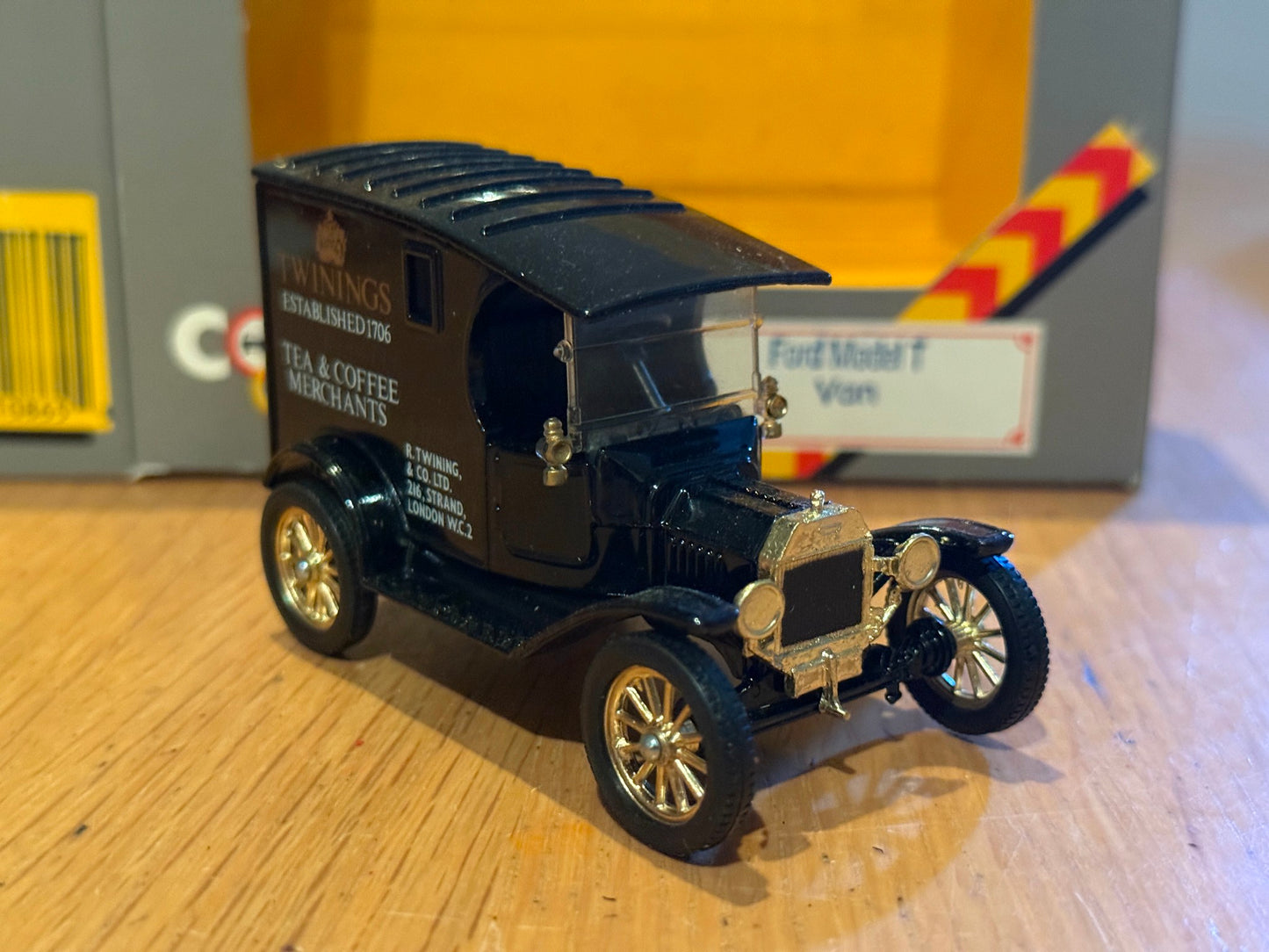 Corgi Classics 97100: 1:50 Ford Model T Van - Twinings