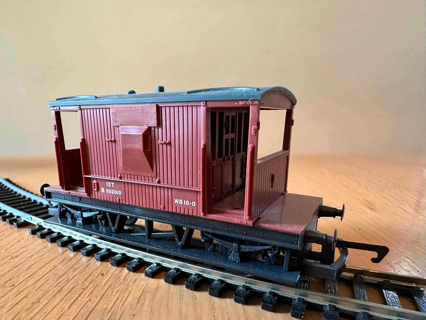Hornby OO Gauge 12T Brake Van. Pre Owned. R6240