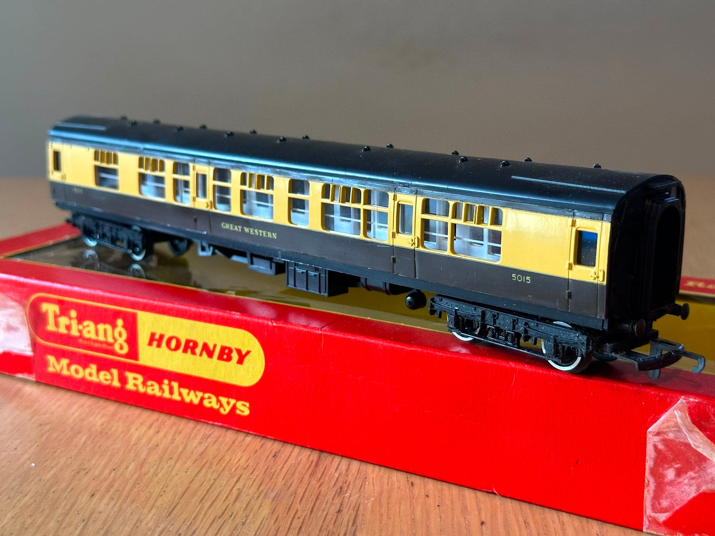 Hornby OO Gauge LMS 4-Wheel 3rd Class Coach. Pre Owned. R468