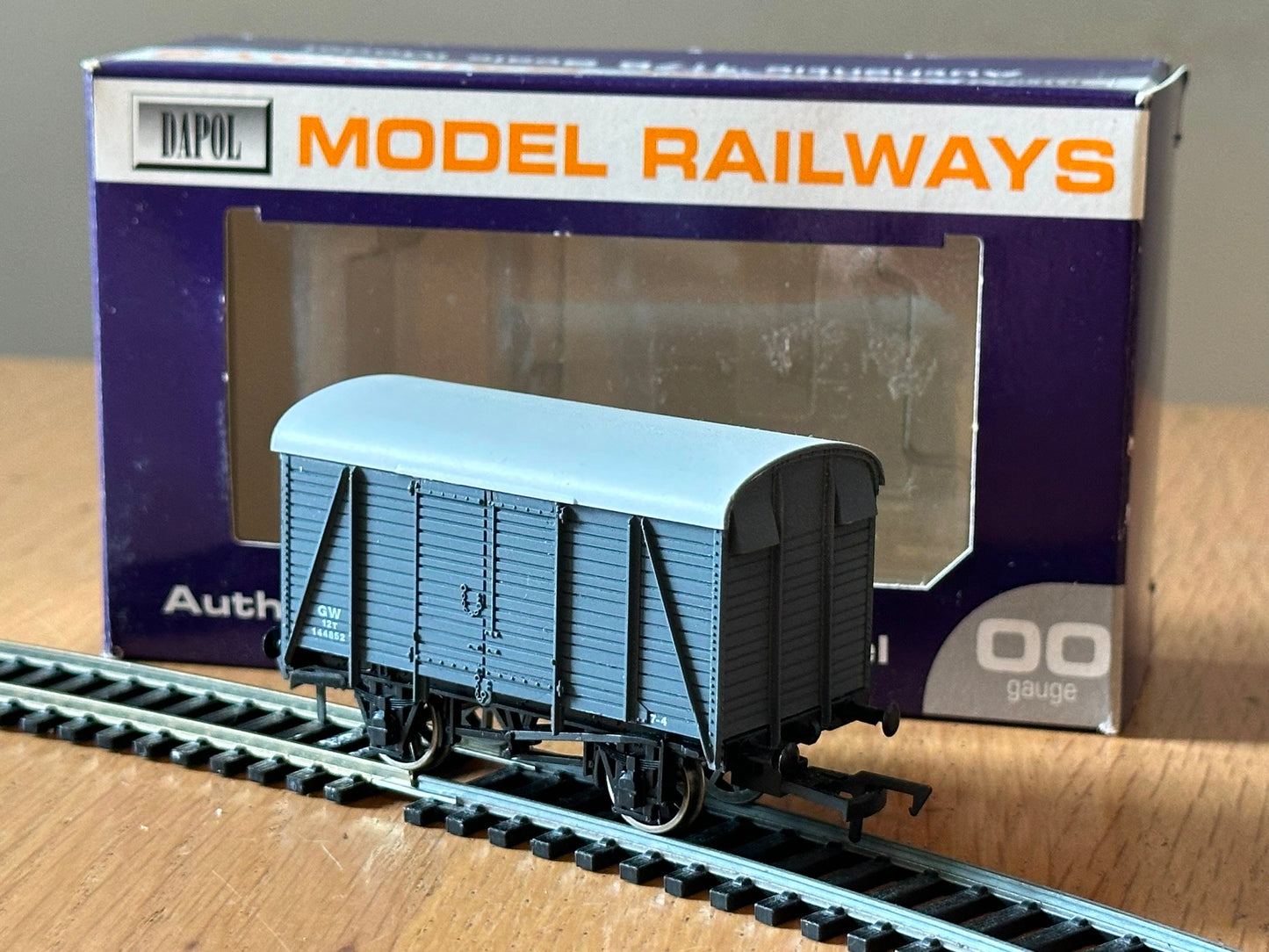 Dapol GWR 144852 Box Van B636A. Pre Owned. Boxed.