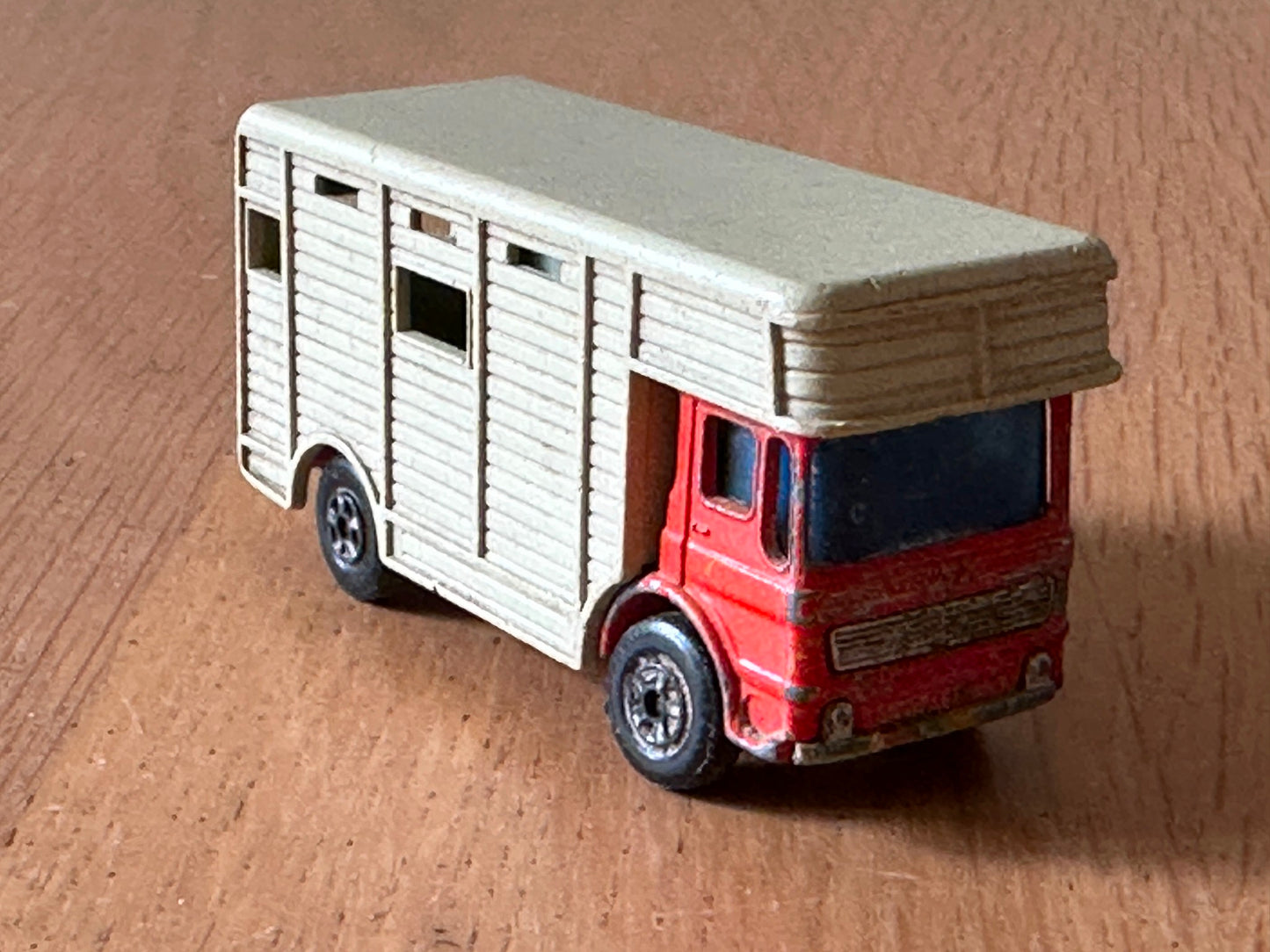 Matchbox Diecast Horsebox No. 17