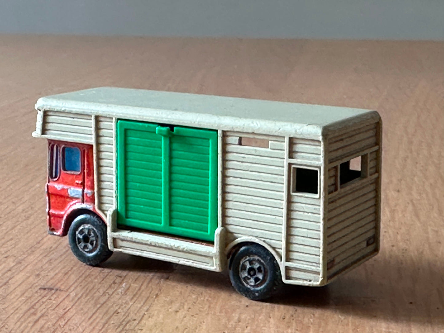 Matchbox Diecast Horsebox No. 17